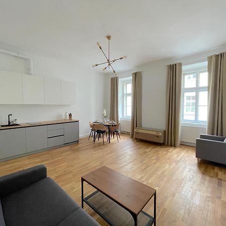 Authentic Apartment Near The City Centre Wina Bagian luar foto